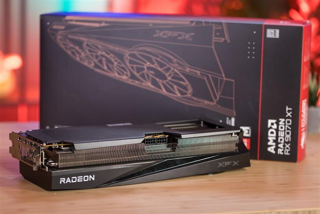 Placa XFX Radeon RX 9070 XT QUICKSILVER GAMING OC 16Gb